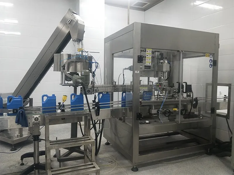 液体灌装机客户现场图片